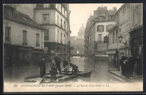 AK Paris, Inondations de 1910, la rue du Haut-Pavé inondée avec barques