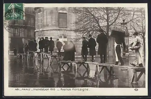 AK Paris, Inondation 1910, Avenue Montaigne