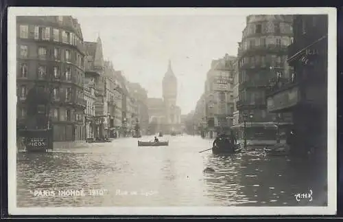 AK Paris, Inondation de 1910, Vue de la Rue de Lyon avec bateaux