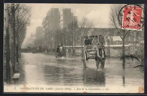 AK Paris, Inondations de 1910, Rue de la Convention avec charrette et cavaliers