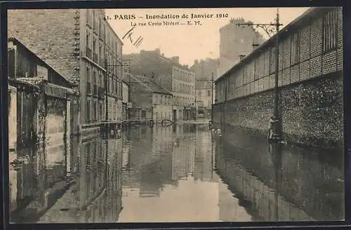 AK Paris, Inondation de Janvier 1910, la rue Croix Nivert