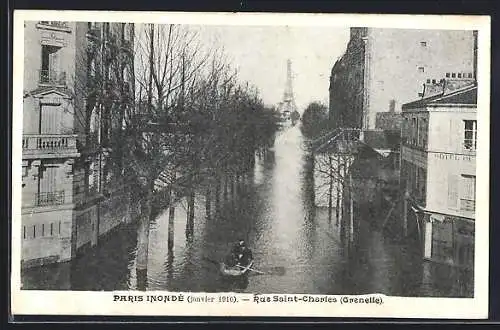 AK Paris, Rue Saint-Charles inondée (janvier 1910) avec vue sur la Tour Eiffel