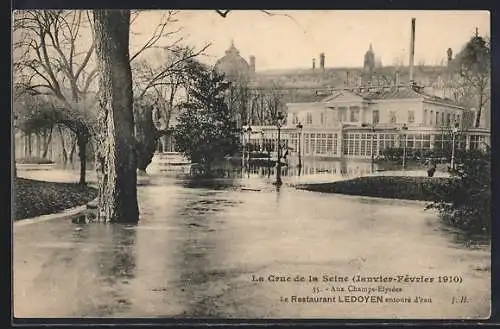 AK Paris, Le Restaurant Ledoyen entouré d`eau durant la crue de la Seine (Janvier-Février 1910)