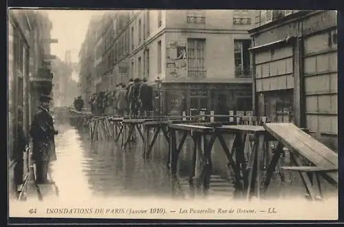AK Paris, Les Passerelles Rue de Beaune lors des inondations de janvier 1910