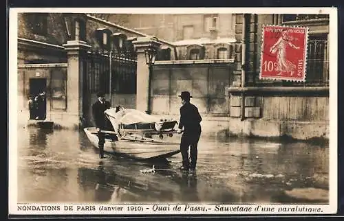 AK Paris, Quai de Passy, Sauvetage d`une paralytique lors des inondations de janvier 1910