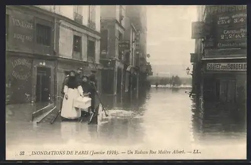 AK Paris, Un radeau Rue Maître Albert lors des inondations de janvier 1910