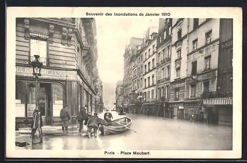 AK Paris, Inondations de janvier 1910 à la Place Maubert avec barque