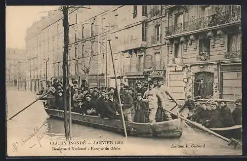 AK Clichy, Inondation de 1910, Boulevard National avec barque du Génie