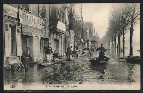 AK Courbevoie, Crue de la Seine en janvier 1910, rue inondée avec barques et habitants