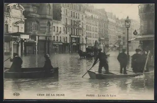 AK Paris, Crue de la Seine, La rue de Lyon en bateau