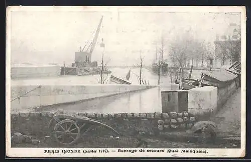 AK Paris, Barrage de secours lors de l`inondation de janvier 1910 (Quai Malaquais)