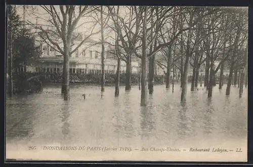 AK Paris, Inondations de janvier 1910 aux Champs-Élysées, Restaurant Ledoyen