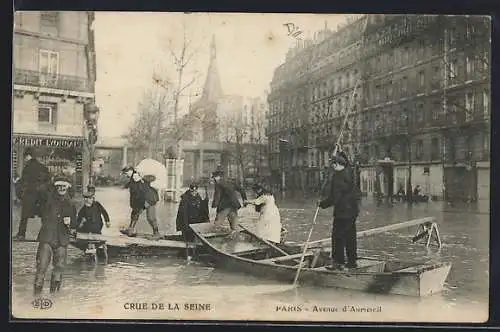 AK Paris, Crue de la Seine sur l`Avenue d`Austerlitz avec barques et passants