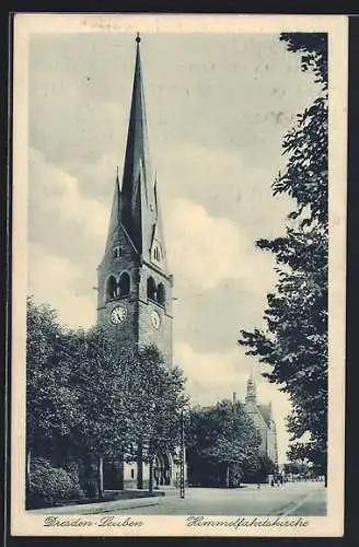 AK Dresden-Leuben, Himmelfahrtskirche mit Strassenpartie
