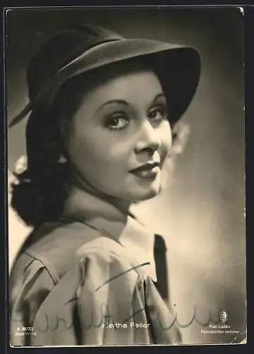 AK Schauspielerin Hertha Feiler schaut seitlich, Autogramm