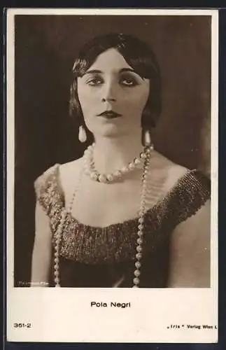AK Schauspielerin Pola Negri mit Halskette porträtiert