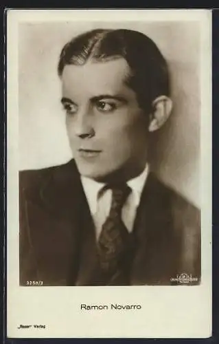 AK Schauspieler Ramon Novarro im Anzug