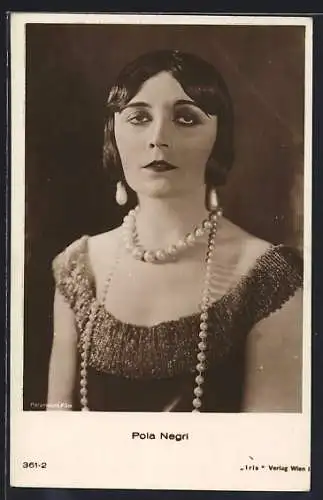 AK Schauspielerin Pola Negri mit Halskette porträtiert