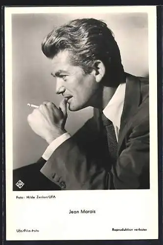 AK Schauspieler Jean Marais mit Zigarette porträtiert