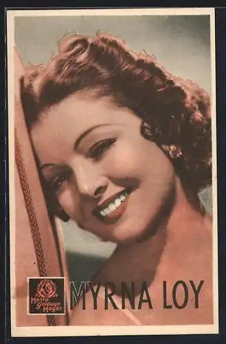 AK Schauspielerin Myrna Loy lächelnd im Portrait