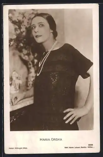 AK Maria Orska mit Kleid und Perlenkette