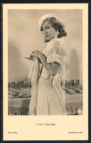 AK Schauspielerin Lilian Harvey im Kleid