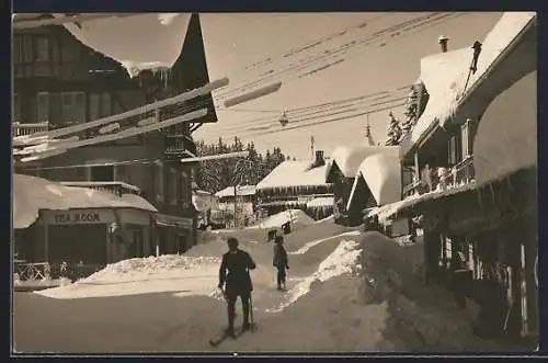 AK Montana-Vermala, Strassenpartie mit Tea Room im Winter