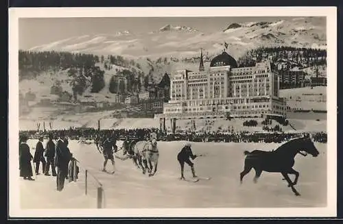 AK St. Moritz, Grand Hotel mit Skifahrern im Winter