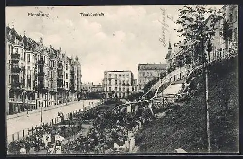 AK Flensburg, Toosbüystrasse mit Gartenanlage