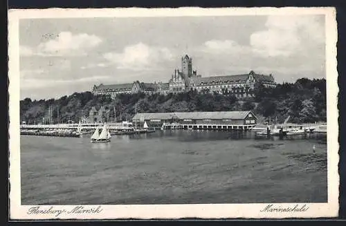 AK Flensburg-Mürwik, Blick nach der Marineschule mit Bootsanleger und Segelboot