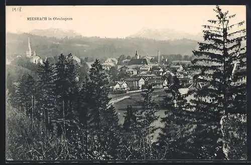 AK Miesbach in Oberbayern, Blick auf den Ort mit Berglandschaft