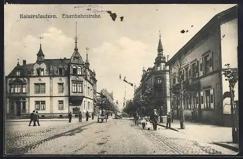 AK Kaiserslautern, Blick in die Eisenbahnstrasse mit Häusern