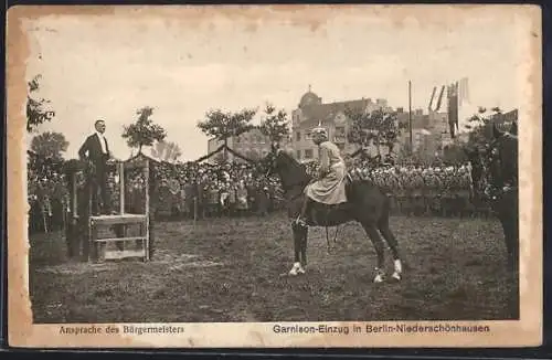 AK Berlin-Niederschönhausen, Garnison-Einzug mit Ansprache des Bürgermeisters