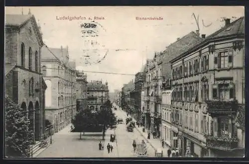AK Ludwigshafen a. Rhein, Bismarckstrasse mit Passanten