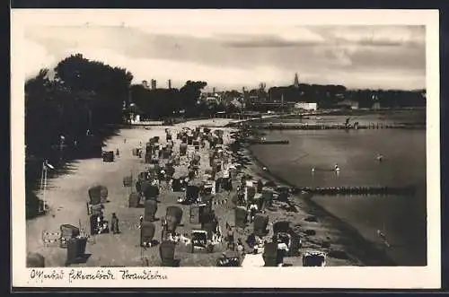 AK Eckernförde, Strand mit Badegästen und Strandkörben