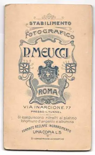 Fotografie P. Meucci, Roma, zwei junge italienische Knaben in Anzügen mit Schiebermütze