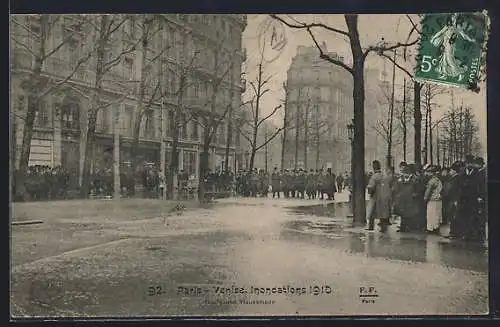 AK Paris, Inondations 1910, Boulevard Haussmann en crue