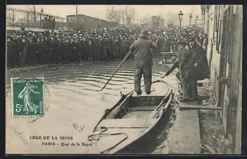 AK Paris, Crue de la Seine au Quai de la Rapée avec foule et barque