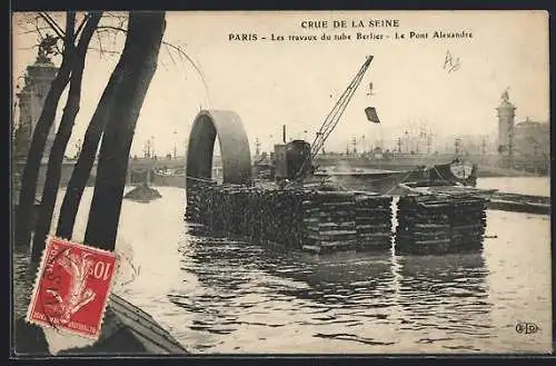 AK Paris, Crue de la Seine, Les travaux du tube Berlier, Le Pont Alexandre