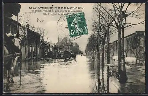 AK Paris, Inondation 1910, Le transbordement du pain rue de la Convention pour l`Hôpital Boucicaut