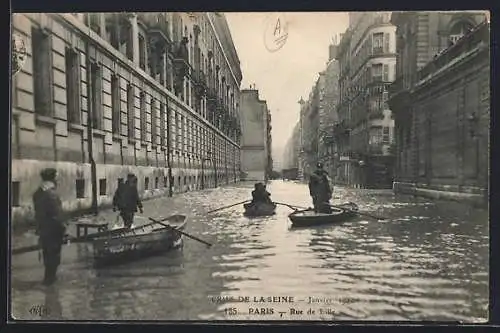 AK Paris, Crue de la Seine 1910, Rue de Lille inondée avec barques