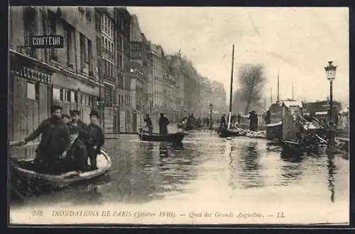 AK Paris, Inondations de 1910, Quai des Grands Augustins avec barques