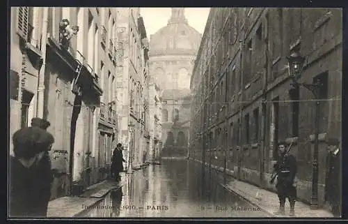 AK Paris, Inondation 1910, Rue Mazarine et dôme en arrière-plan
