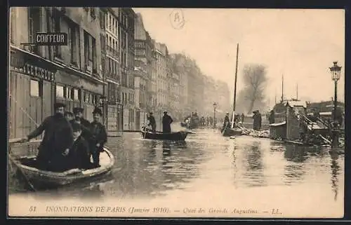 AK Paris, Inondations de janvier 1910, Quai des Grands-Augustins avec barques