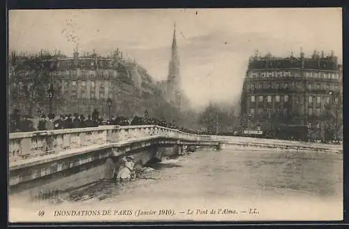 AK Paris, Inondations de janvier 1910, Le Pont de l`Alma