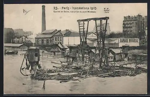 AK Paris, Épaves en Seine, vue prise du pont Mirabeau, Inondations 1910