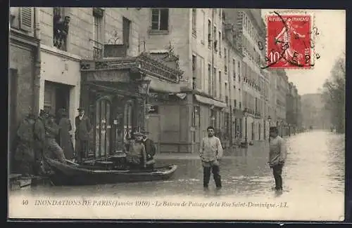 AK Paris, Inondations de 1910, Le Bateau de Passage de la Rue Saint-Dominique
