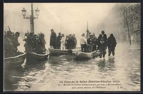AK Maisons-Alfort, Crue de la Seine 1910, marins et pontonniers portant secours aux habitants