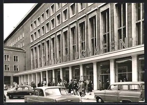 AK Berlin, Zentralflughafen Tempelhof, Eingang zur Passagierhalle