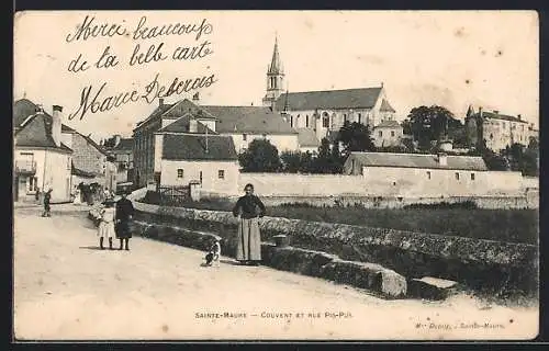 AK Sainte-Maure, Couvent et rue Pis-Pus mit Passanten und Hund